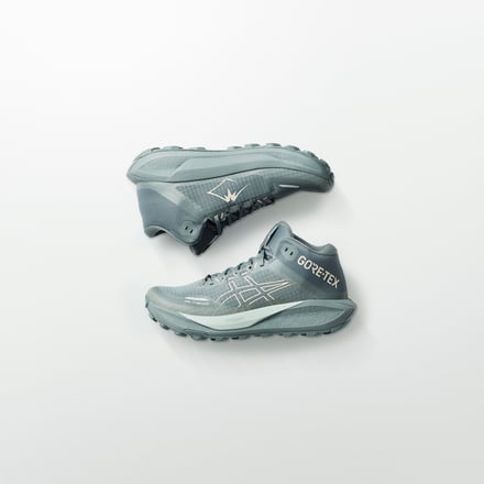 グレーのシューズ