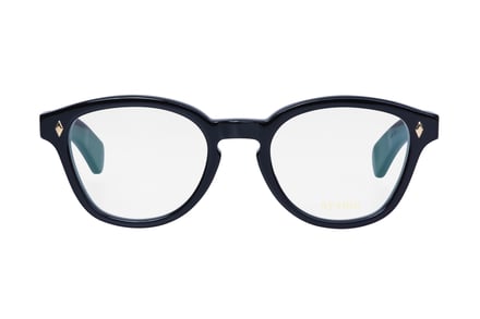 黒縁のアイウェア