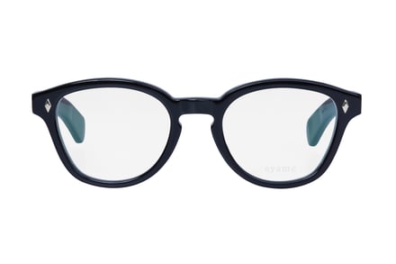 黒縁のアイウェア