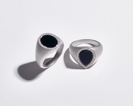 BLANC IRISのオニキス シュヴァリエリング