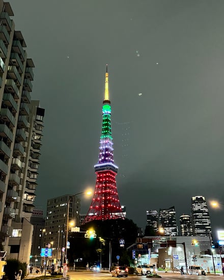イタリア国旗カラーにライトアップされた東京タワー