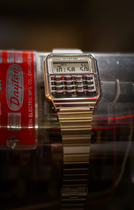 カシオ計算機とバック・トゥ・ザ・フューチャーがコラボしたデジタルウオッチ「CA-500WEBF」