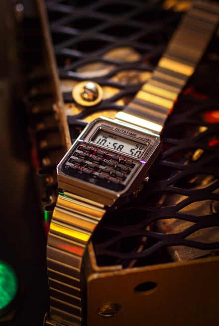 カシオ計算機とバック・トゥ・ザ・フューチャーがコラボしたデジタルウオッチ「CA-500WEBF」