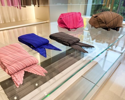 PLEATSPLEASEISSEYMIYAKE/AOYAMAの店内