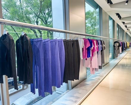 PLEATSPLEASEISSEYMIYAKE/AOYAMAの店内