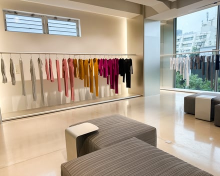 PLEATSPLEASEISSEYMIYAKE/AOYAMAの店内