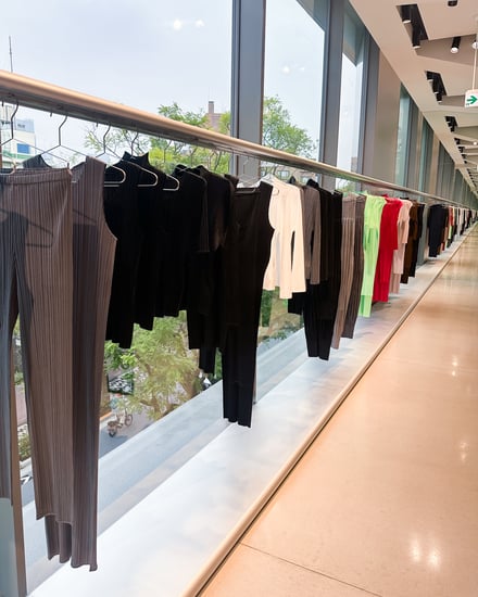 PLEATSPLEASEISSEYMIYAKE/AOYAMAの店内