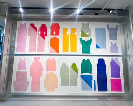 PLEATSPLEASEISSEYMIYAKE/AOYAMAの店内