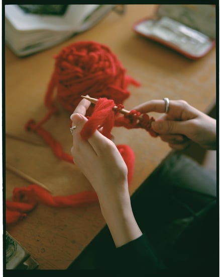 ニットを編んでる様子