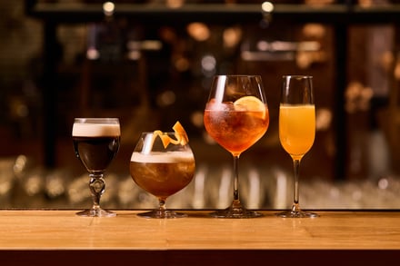 「アリビアーモ バー アペリチェーナ」のカクテル