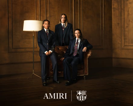 アミリのカスタムスーツを着たFCバルセロナの選手