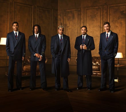 アミリのカスタムスーツを着たFCバルセロナの選手