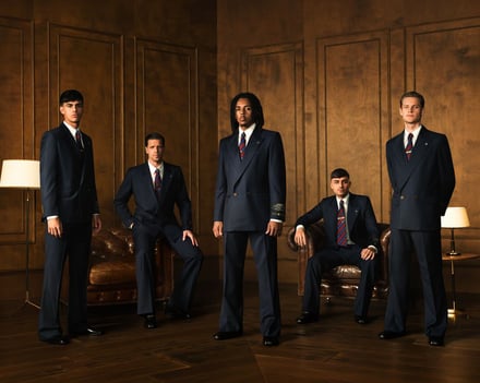 アミリのカスタムスーツを着たFCバルセロナの選手