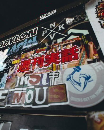 ATTRCTRと週刊実話のコラボアイテム