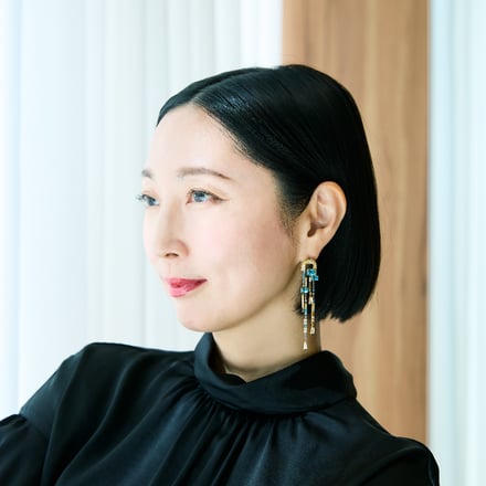 山内マリコのポートレート