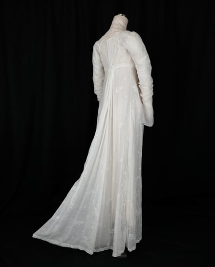 半・分解展で展示する衣服