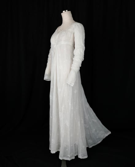 半・分解展で展示する衣服