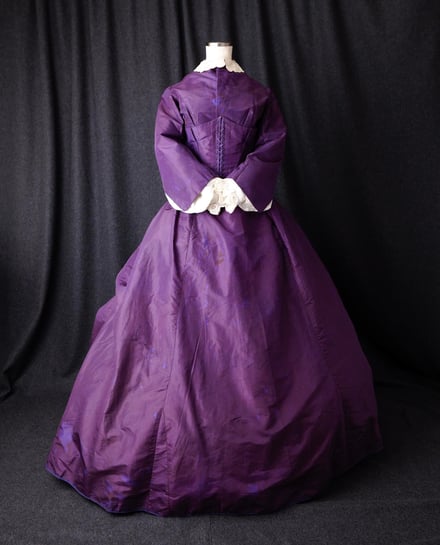 半・分解展で展示する衣服