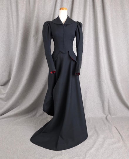 半・分解展で展示する衣服