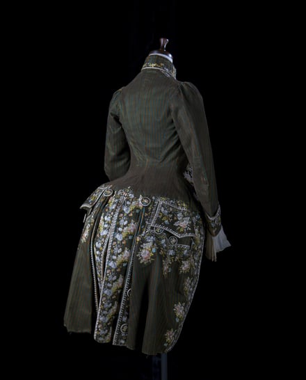 半・分解展で展示する衣服