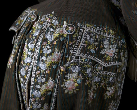 半・分解展で展示する衣服