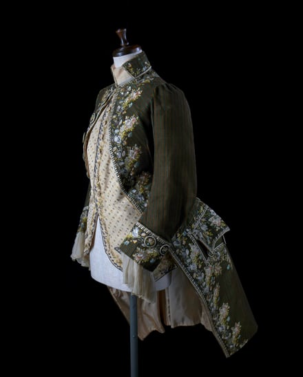 半・分解展で展示する衣服