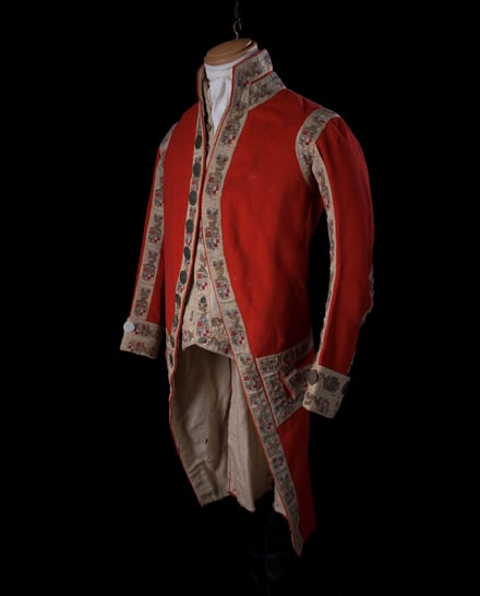 半・分解展で展示する衣服