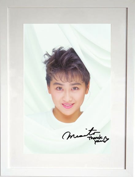 直筆サイン入り額装フォト