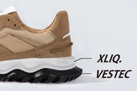 スニーカーのソール部分のクローズアップ