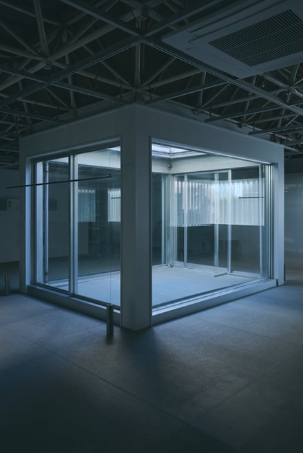 meanswhile / meanwhile