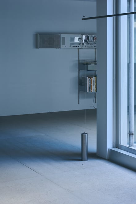 meanswhile / meanwhile