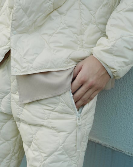 タイオンとホワイトマウンテニアリングがコラボレーションで発売するダウンジャケットとダウンパンツのルック画像