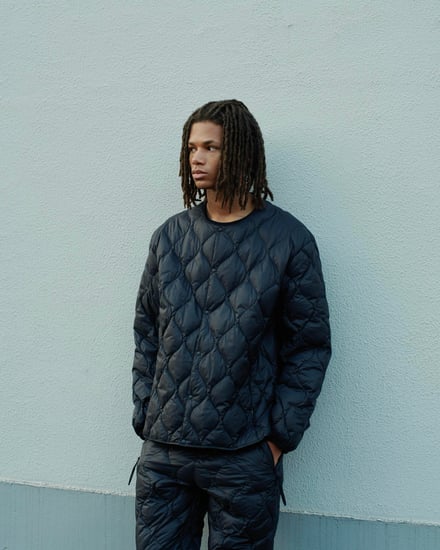 タイオンとホワイトマウンテニアリングがコラボレーションで発売するダウンジャケットとダウンパンツのルック画像