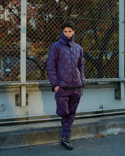 タイオンとホワイトマウンテニアリングがコラボレーションで発売するダウンジャケットとダウンパンツのルック画像