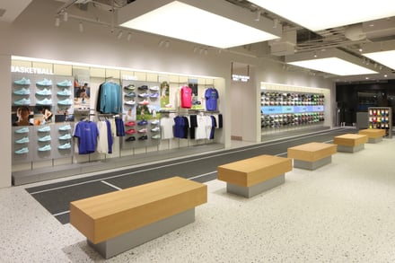 アシックス グランフロント大阪の内観