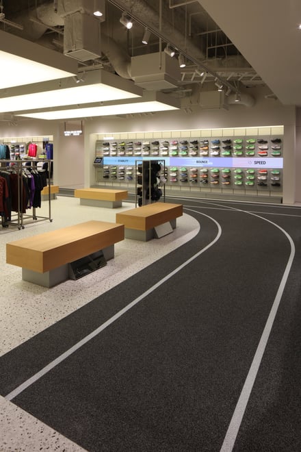 アシックス グランフロント大阪の内観