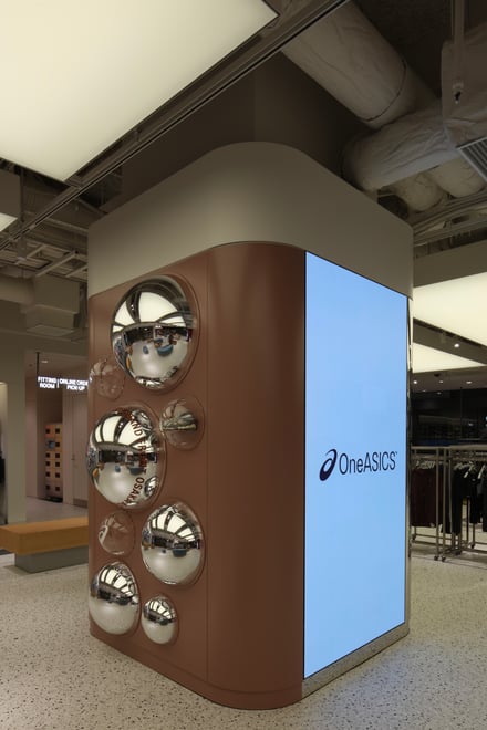 アシックス グランフロント大阪の内観