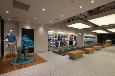 アシックス グランフロント大阪の内観