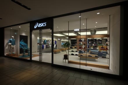 アシックス グランフロント大阪の内観