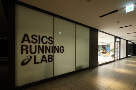 アシックス グランフロント大阪の内観