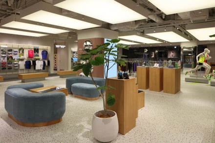 アシックス グランフロント大阪の内観