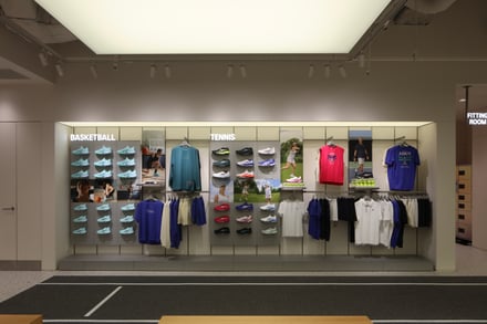 アシックス グランフロント大阪の内観