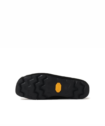 黒いデザートブーツ