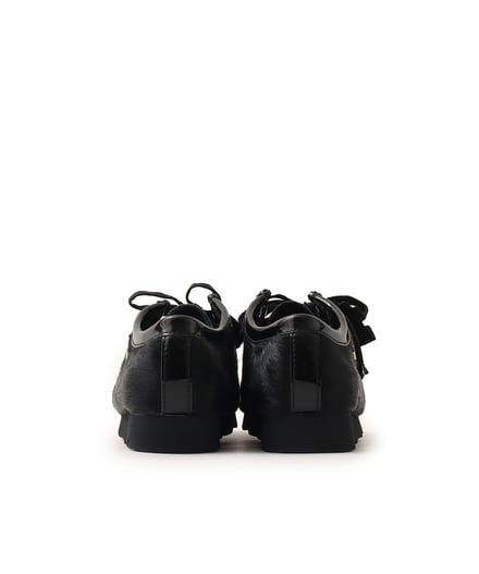 黒いデザートブーツ