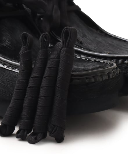 黒いデザートブーツ