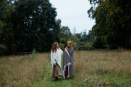 モデルを採用したショット