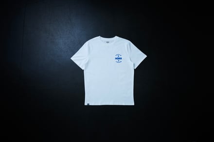 ホカの白いTシャツ