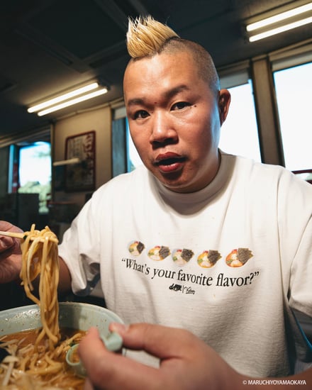 ケボズとラーメン山岡家のコラボレーションのルック画像