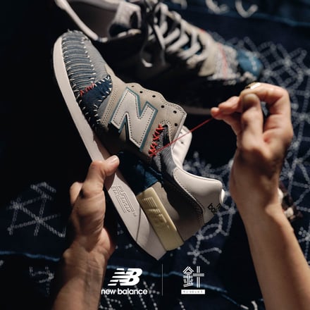 ニューバランスとサシコギャルズがコラボしたアイテムの画像