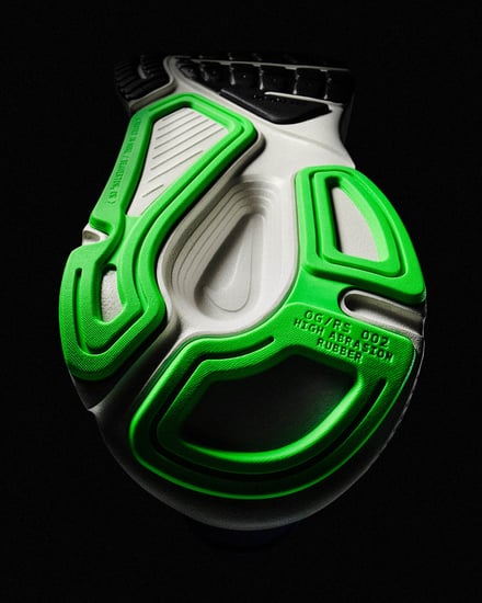 ナイキが発売するランニングシューズ「ストラクチャー プラス」のアイテム画像